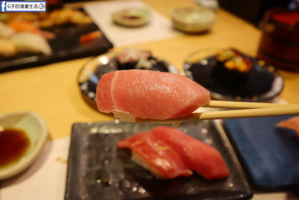 【青森美食】鮨處 Asuka 新町店｜2026青森睡魔祭雨天備案！JR青森車站前平價壽司，免排隊平板點餐推薦 @G子的漫畫生活
