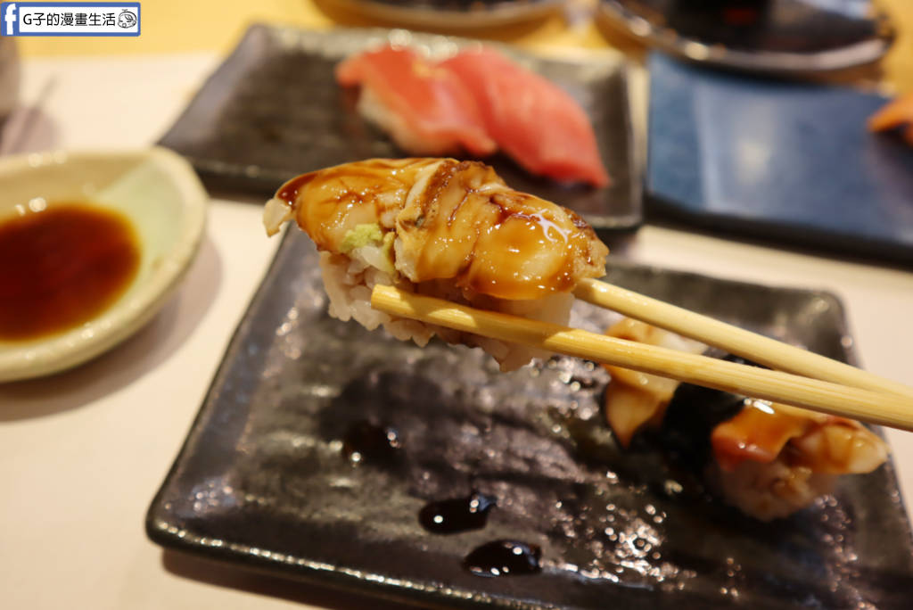 【青森美食】鮨處 Asuka 新町店｜2026青森睡魔祭雨天備案！JR青森車站前平價壽司，免排隊平板點餐推薦 @G子的漫畫生活