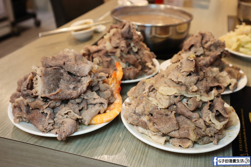 板橋火鍋-肉老大頂級肉品涮涮鍋,打卡送肉+加會員送蝦CP值高~肉塔超壯觀! @G子的漫畫生活